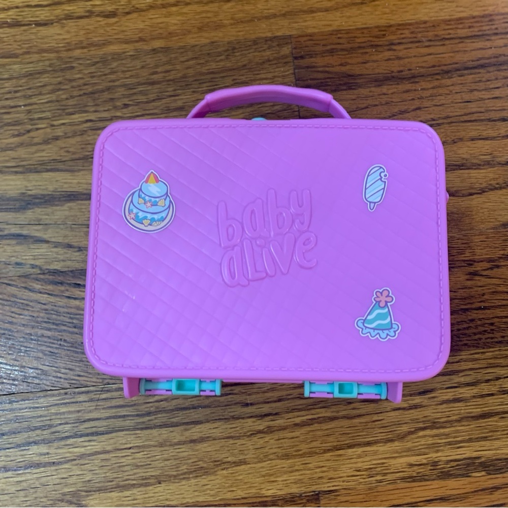 Baby Alive Foodie Cuties Toy Set Lunchbox Style Case Doll bed blanket, highchair